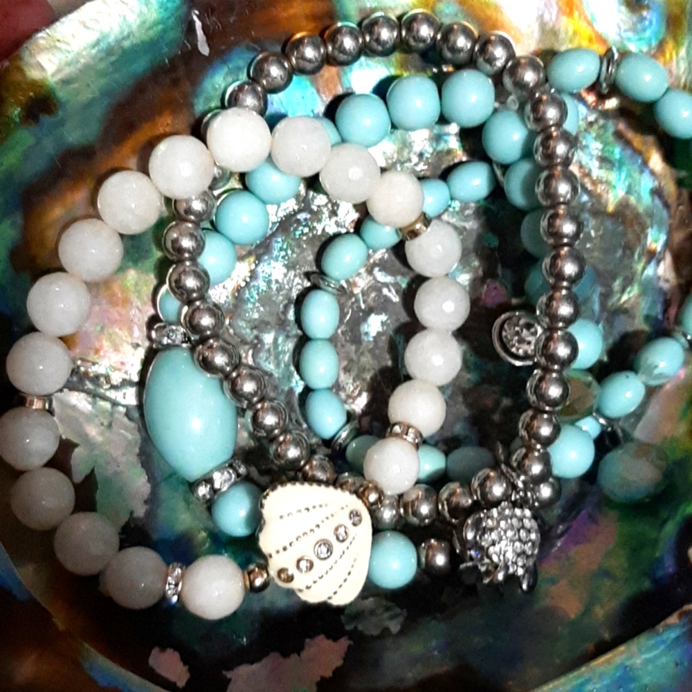 Bracelts